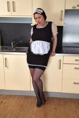 Hairy MILF Alabama looking great in maids outfit