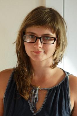 Tipper Brannan - Sweet nerdy and natural hippie girl