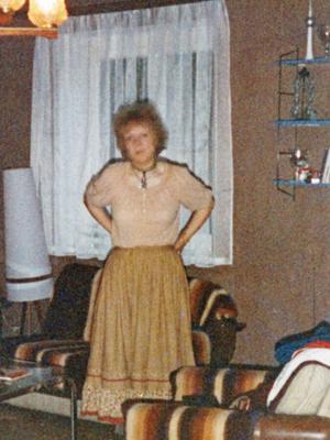 Retro Gold - Amateur - Nameless lass obligingly strips