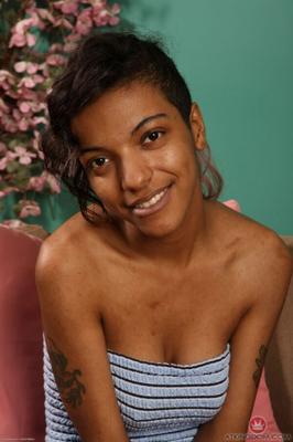YVETTE - COUCH