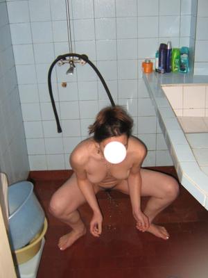 hairy pissing in the bath
