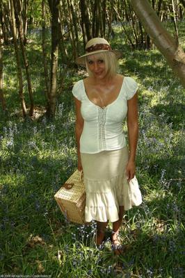MILF on a picnic
