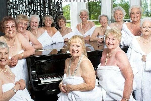 Die Oma,s müssten alle nackt sein
