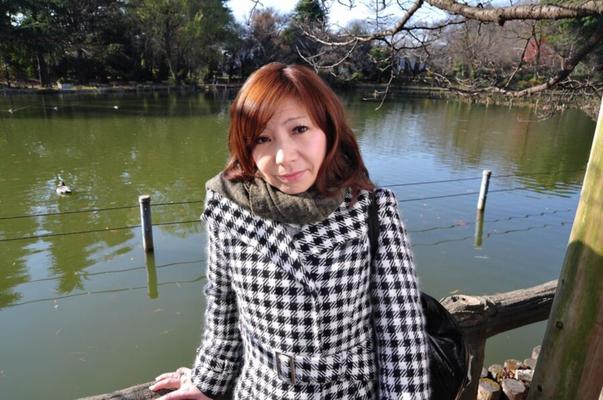 日本人熟女小谷美沙がストリップ、シャワー、ファック