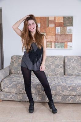 Slag Skyler shows his naked body