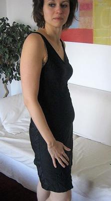 素人毛深い妻のポーズ