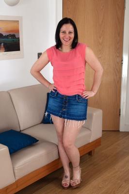 Amber Lustfull - Jeans Skirt Upskirt :: MILF hairy housewife