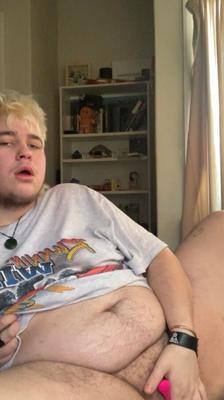 FTM Amateur Wolfskin has a nice hairy beer belly!!
