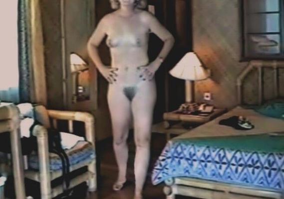 NUDE VACATIONS