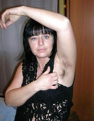 AN ITALIAN HAIRY WIFE