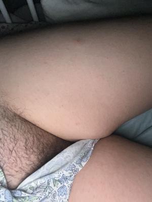 Hairy pussy in bed