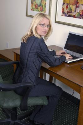Heidi Hanson. Hot, hairy MILF.