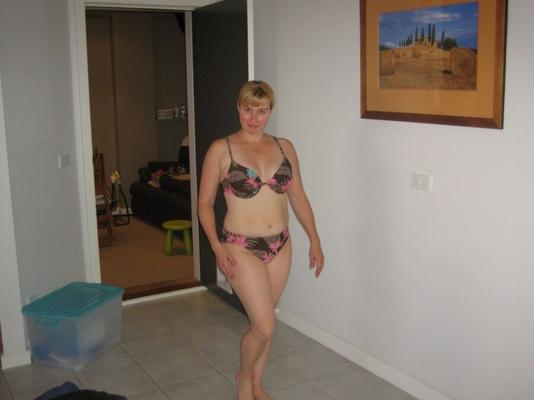 Aussie Webwhore Leanne - Around the house