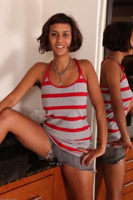 SONYA - DRESSER UNDRESS