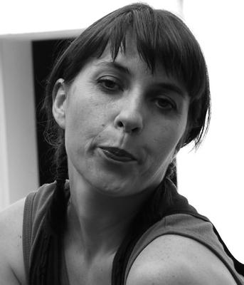 Salope bourgeoise Fran�aise sa chatte son cul gyneco gros plan