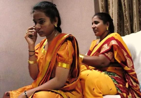 INDIAN MOTHER & DAUGHTER HOT NUDE PICS