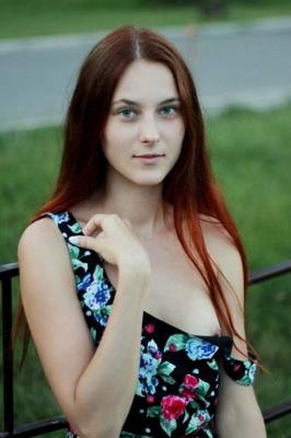 Pretty girl upskirt in park