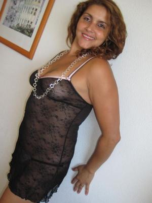 Elana. Nice, tubby MILF