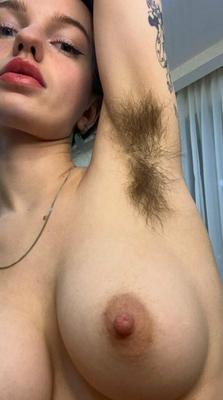 毛むくじゃらのお尻と猫の茂み