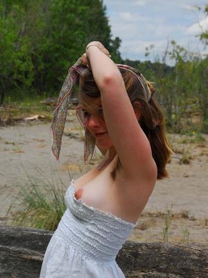 Hippiegoddess Araya Hairy Amateur Strips
