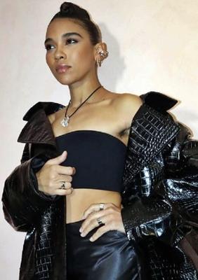 Hairy Celebrity Armpits 